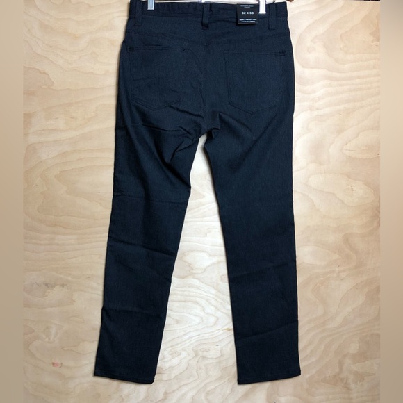 NWT Kenneth Cole Black Slim Fit 5Pocket Tech Pant Size 32X30.